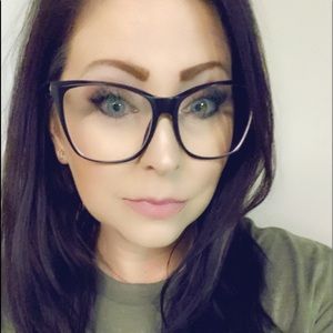 Meet your Posher, Roxanne